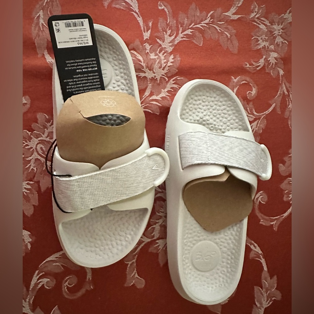Allbirds  (Sugar Slider) Sandal Blizzard color Size 8 never worn